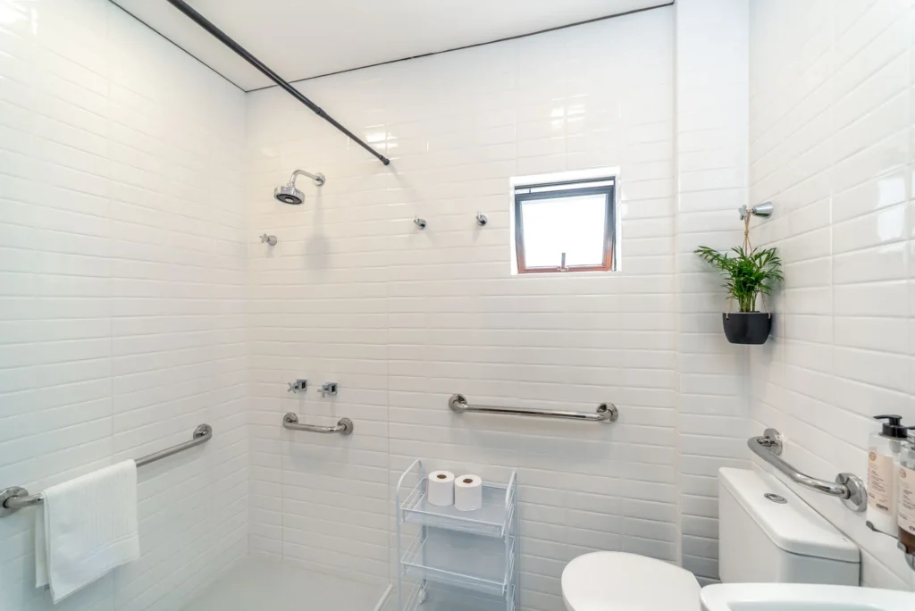 Suite-Comfort-Adaptada-13-Banheiro